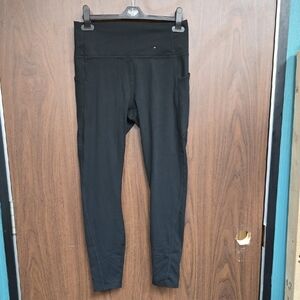 Fabletics Size XL Black High Rise Cropped Leggings